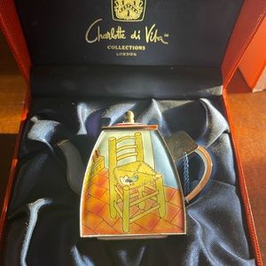 Charlotte Di Vita Teapot